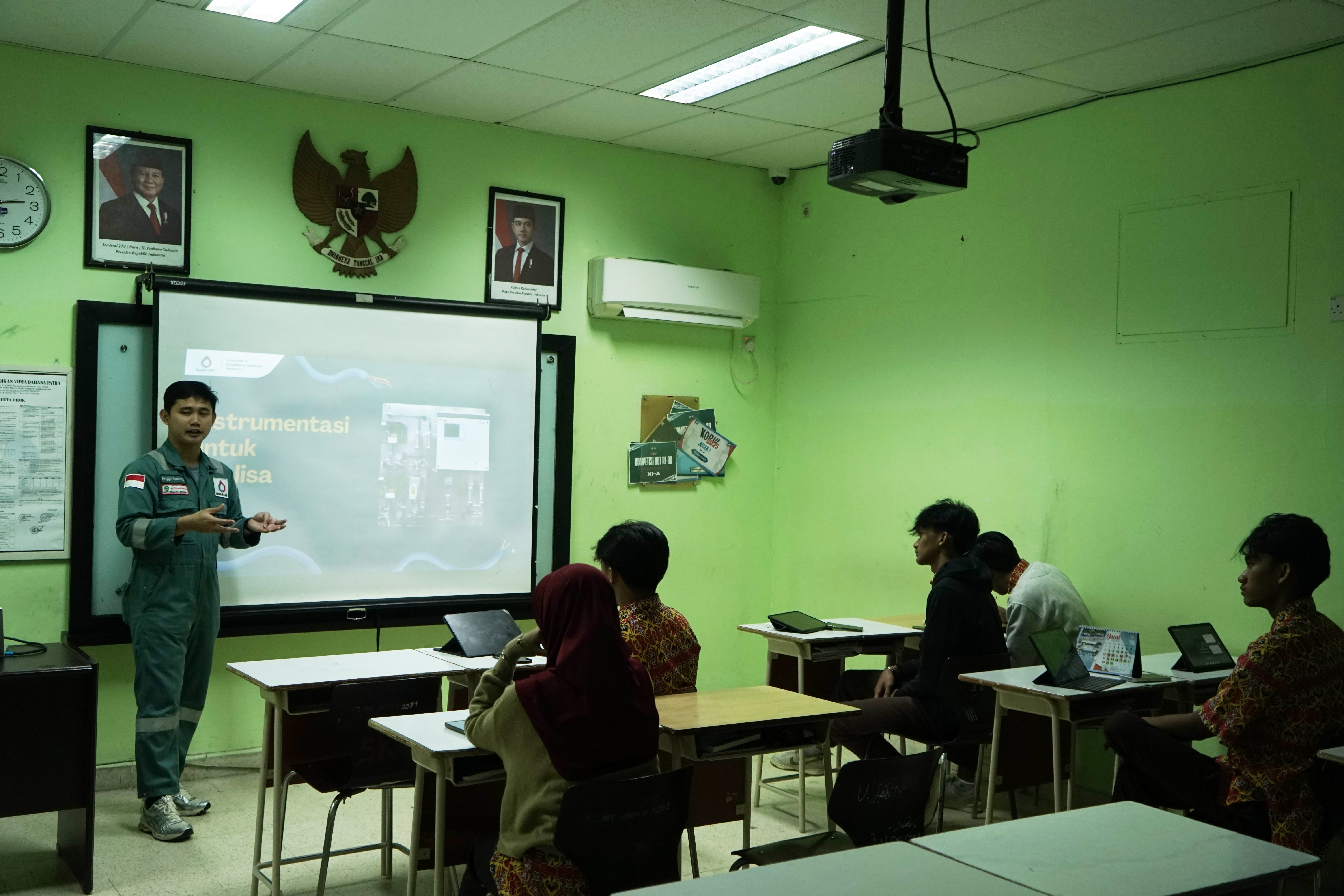 Be-Fair Badak LNG Hadirkan Praktisi ke Ruang Kelas